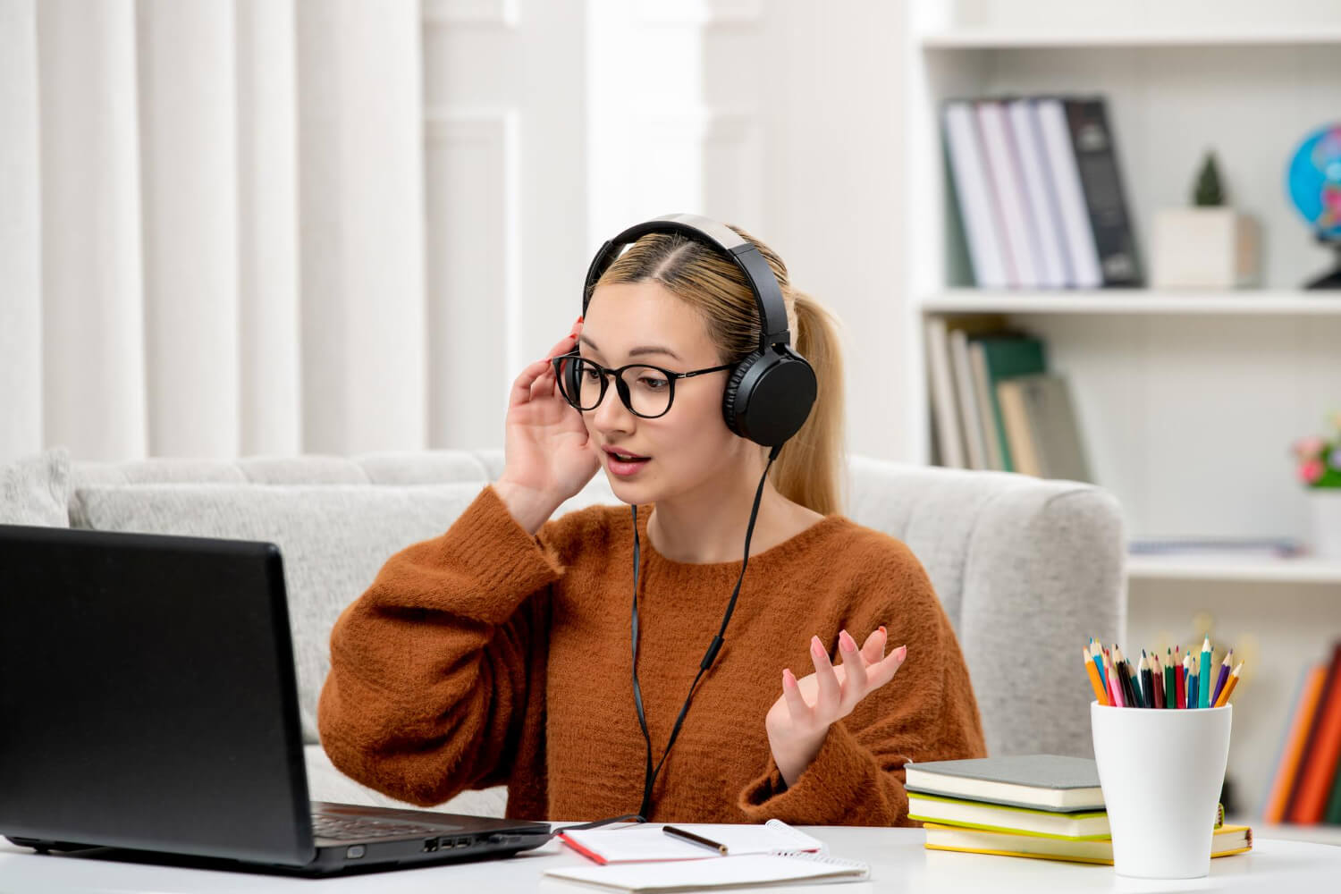 Certified bilingual tutor leading a personalized online tutoring session funded by North Carolina ESA+